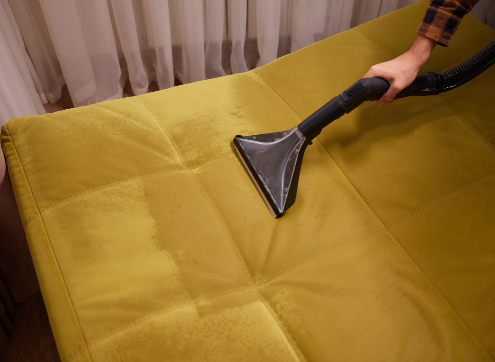 Sofa Cleaning Dubai – Get a Fresh, Hygienic Sofa in One Visit
