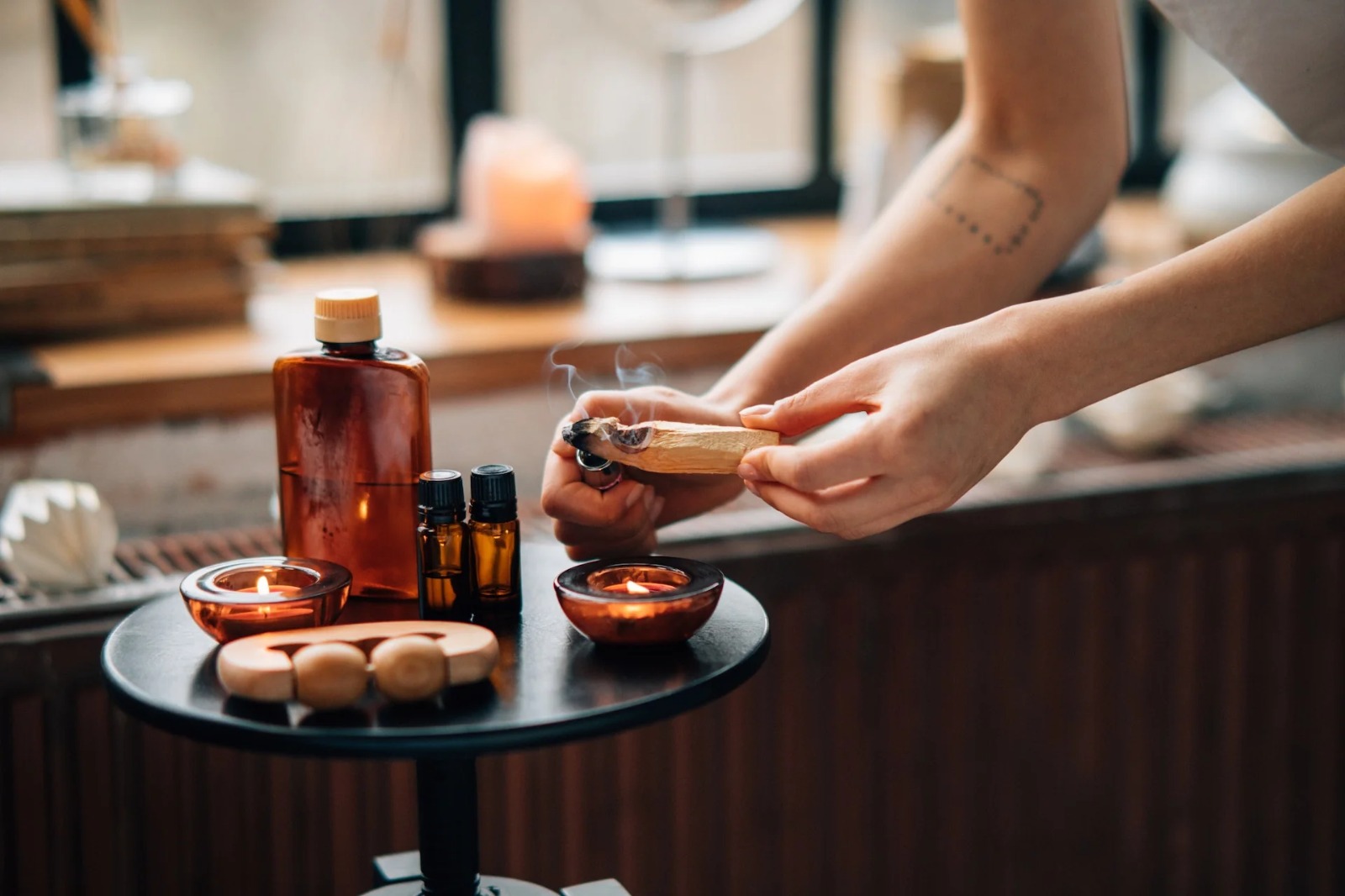 Luxe French Avenue parfum met bloemige, houtachtige en kruidige tonen